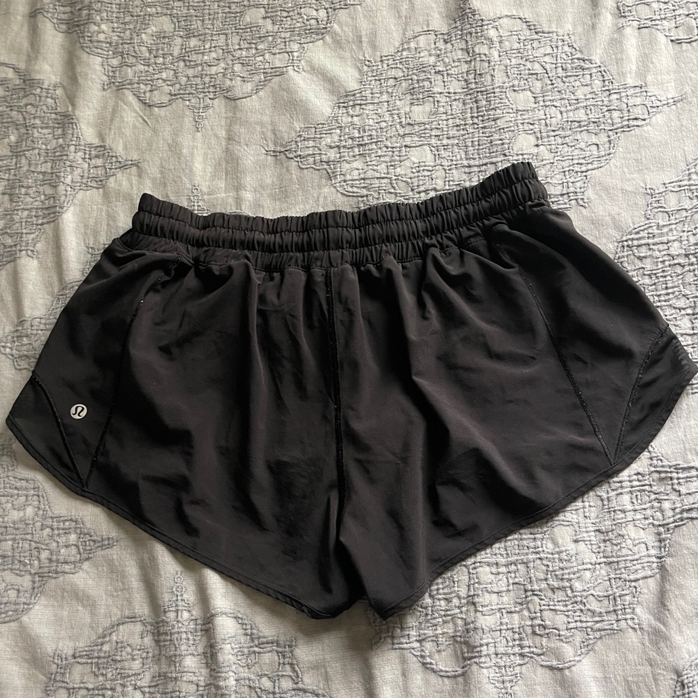 lululemon hotty hot short 2.5” size 10